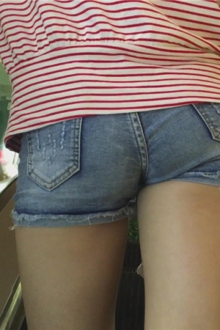 街拍清纯热裤小清新美女逛街 [3.70 GB]（视频版）