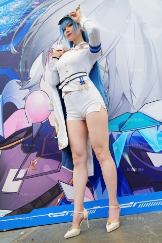 蓝发紧身制服长腿（6K）