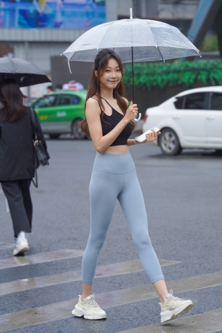 甜美可人运动女孩【原图+视频】