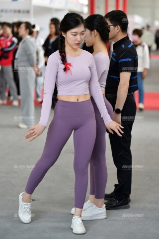 ★双姊妹紧身美女