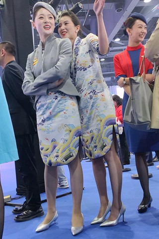 手机4k视频海航空乘海天祥云旗袍尖头细高跟超薄灰丝（视频版）