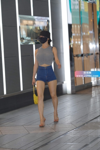 夜拍极品身材美女