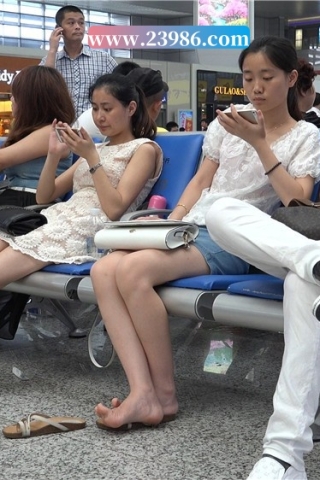 查看完整内容：凉鞋小妹尽情的晾脚 [2.21 GB/MP4]（视频版） - 共8张图片