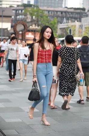 查看完整内容：蓝牛小姐姐 - 共22张图片