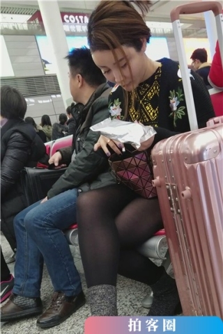 查看完整内容：4k-候车室遇见黑丝长腿妹子。（视频版） - 共8张图片