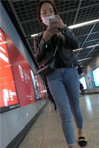 逛商场的极品紧身牛仔裤美女们 [1.11 GB]（视频版）