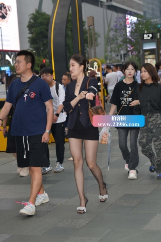 超短包臀裙，丝腿朲槭