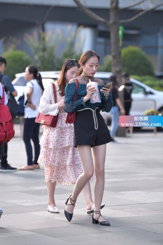 苗条美腿小姐姐