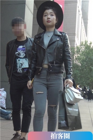 4k-紧身灰牛皮衣美女拉着男友逛街 [5.05 GB]（视频版）