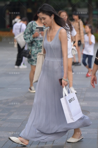 查看完整内容：【红石赛贴】长裙美女 - 共18张图片