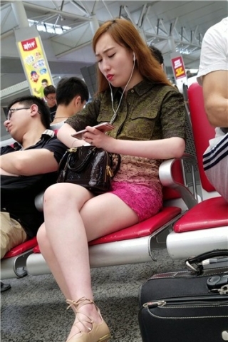 查看完整内容：4k超清，性感美腿落落大方的颜值美女（视频版） - 共10张图片