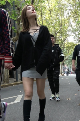 4K - 街拍娇小玲珑的灰色短裙气质小姐姐 [1.14 GB/MP4]（视频版）