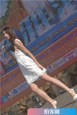 查看完整内容：4k-碎花长裙比基尼泳装MM表演秀。（视频版） - 共8张图片