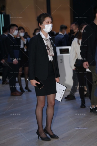 查看完整内容：卖车的黑色丝制服美女 - 共16张图片