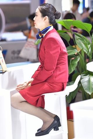 国航前台灰丝（完整版）