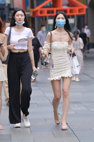 查看完整内容：【视觉冲击赛贴】锁骨 美腿 包臀裙小姐姐 - 共19张图片