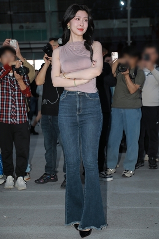 弦酷牛仔裤美女【原图+视频】