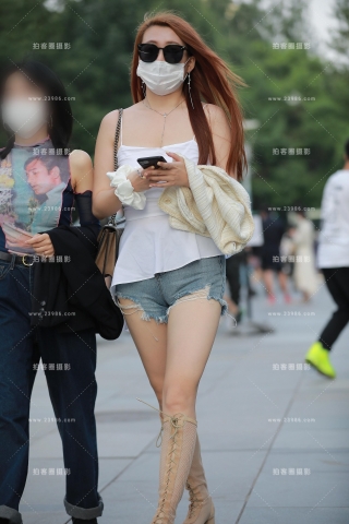 【玻璃赛帖】牛仔热裤美眉