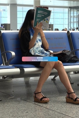 查看完整内容：4K - 看杂志的女子 [4.74 GB/MP4]（视频版） - 共9张图片