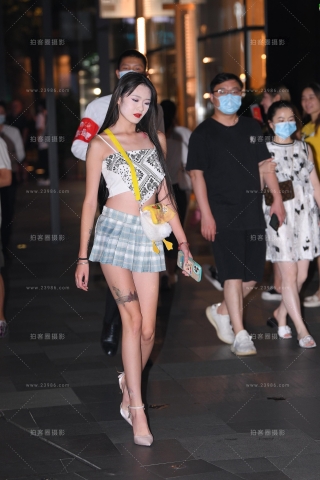 大长腿百褶裙美女