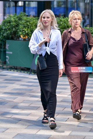 ★金发黑裙性感美女