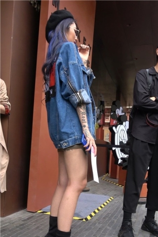4k-小墨镜牛仔外套甜美漂亮小姐姐酷酷哒 [1.14 GB]（视频版）