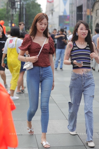 【凯恩赛贴】长腿紧牛美眉