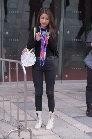 长腿，紧牛美女