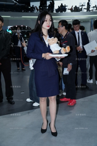 查看完整内容：（下集）2023年11月某大型che展SW美女全套图集 - 共24张图片