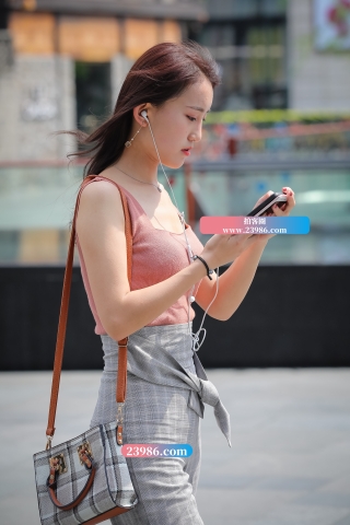 美得很自然 让路人心动