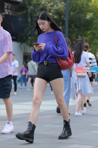 毛衣搭紧身热裤