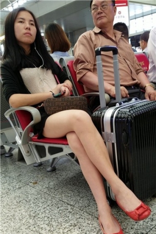 查看完整内容：4k超清，性感光滑大长腿女神，眼睛会放电（视频版） - 共12张图片