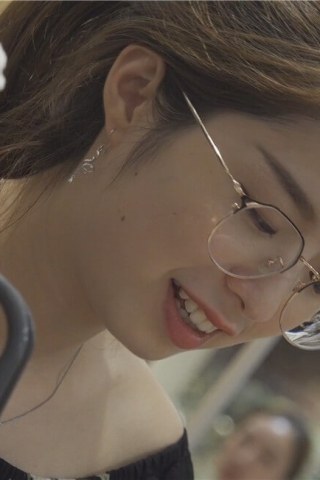 4K - 眼镜妹长得相当清秀 [2.36 GB/MP4]（视频版）