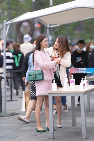 粉色系温柔美女