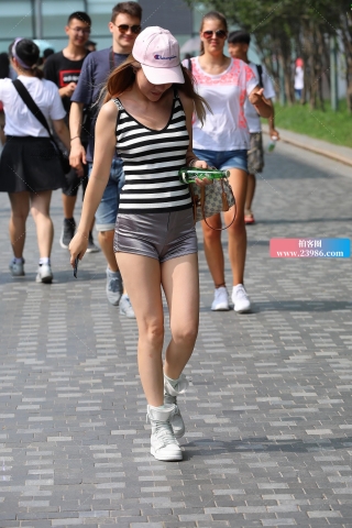 CHAO紧身银色热裤