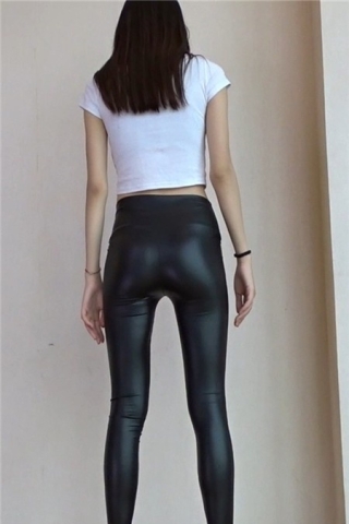 查看完整内容：黑色皮裤长腿模拍美女热舞 [854 MB]（视频版） - 共10张图片