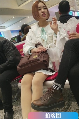 查看完整内容：4k-高铁站候车室拍摄短发肉丝美腿帆布鞋美女（视频版） - 共6张图片