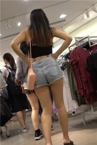 4k-服装店挑衣服的超短热裤美臀美女 [1.21 GB]（视频版）