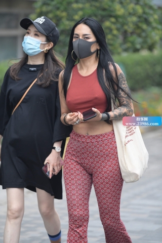 查看完整内容：花臂美眉 - 共21张图片