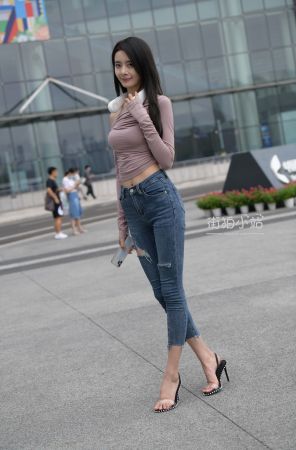 查看完整内容：极品大长腿牛仔美女！~ - 共21张图片