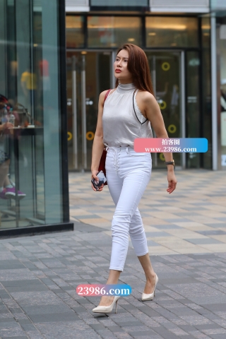 【视觉冲击赛帖】紧身白裤，高挑少妇