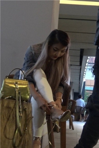 查看完整内容：4k-极度紧绷白色牛仔裤美女 [1.89 GB]（视频版） - 共9张图片