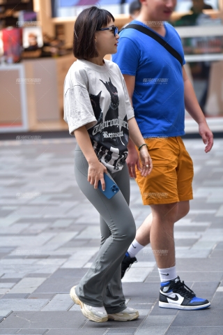 ★微丰腴紧身裤美女