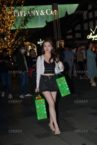 逛街购物的美腿小姐姐