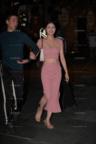 性感的粉色裙美女（完整版）