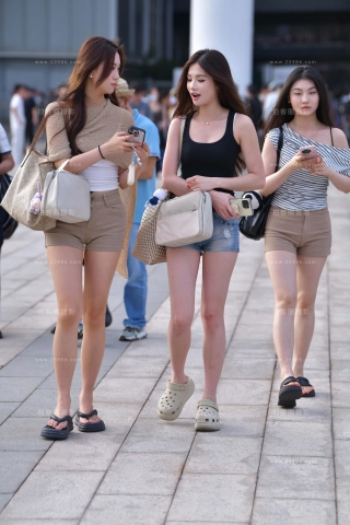 三位美腿小姐姐