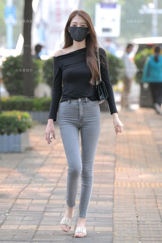 灰色紧牛美美女