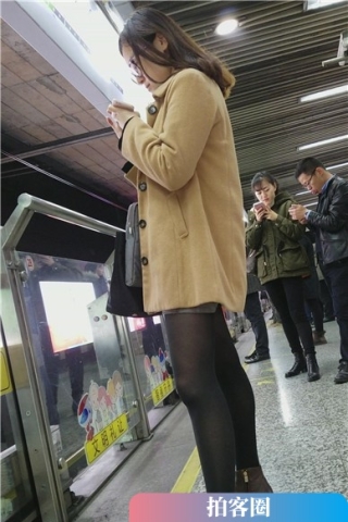 4k-地铁站街拍黑丝长腿毛呢外套美女姐姐（视频版）