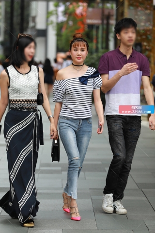 铅笔紧牛，细高跟**