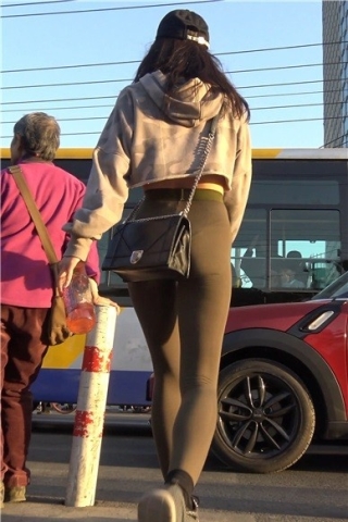 查看完整内容：4k-紧身瑜伽弹力裤性感小清新美女 [2.16 GB]（视频版） - 共10张图片